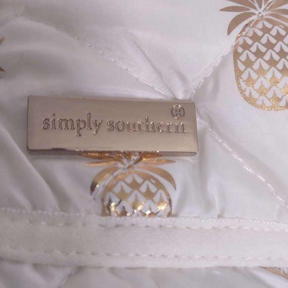 Simply Southern Pineapple Quilted Vest Small Cream Gold - Picture 4 of 8